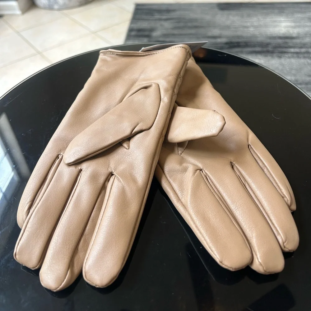 NWT TIME AND TRU Quilted Gloves